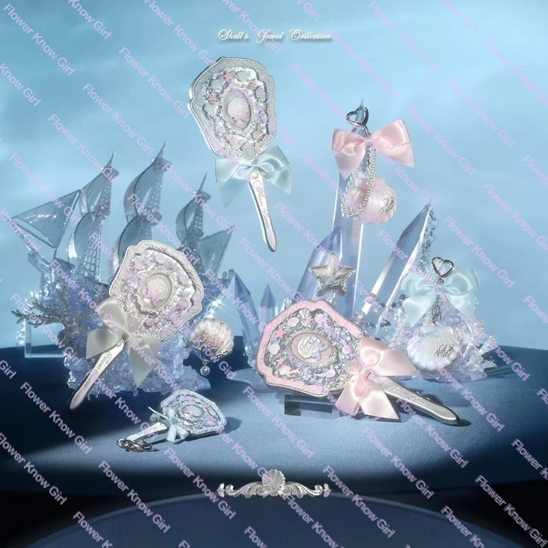 مرآة مكياج محمولة على شكل صدفة يدوية من مجموعة لؤلؤية من Flowerknoz