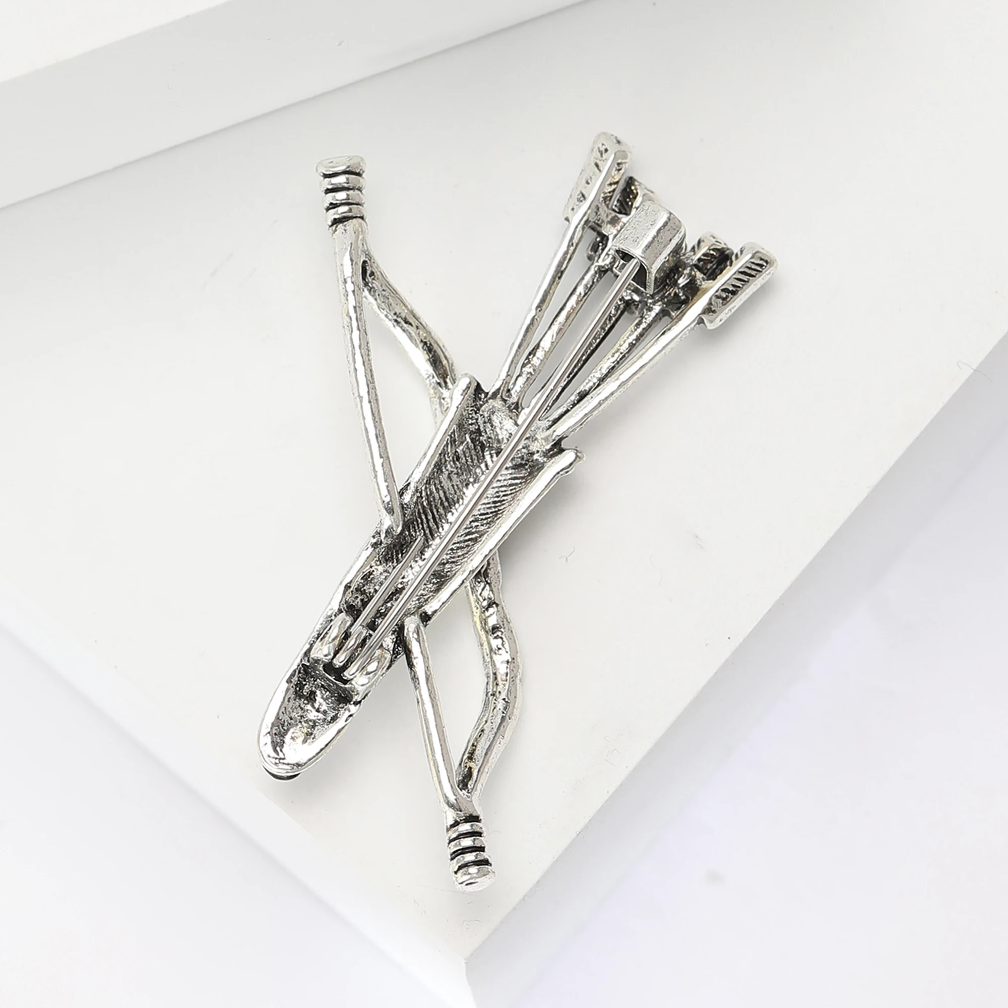 Trendy Rhinestones Bow and Arrow Brooches for Women Unisex Quiver Weapons Pins Banquets Party Backpack Gifts Jewelry Accessories