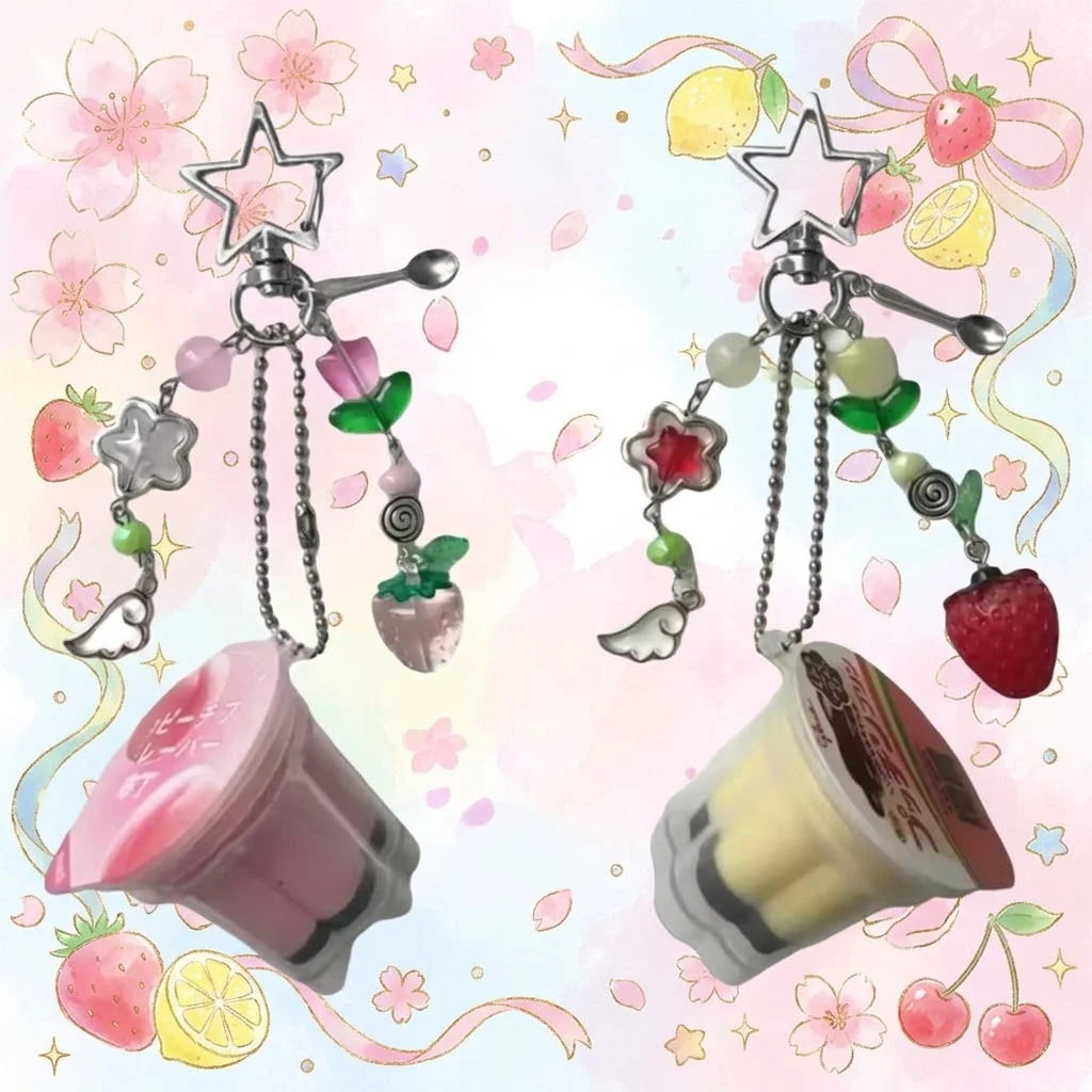 Llavero de pudín japonés rosa y amarillo, accesorio de cuentas con estrellas punk y estética retro, colgante de sol y luna, cuentas coloridas y dije de flan de huevo