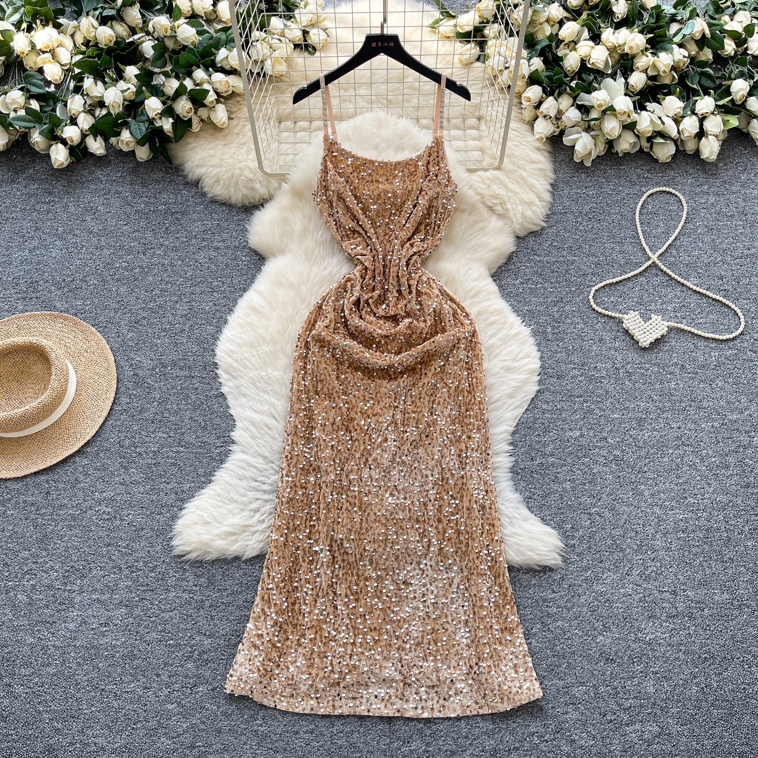 Schickes, rückenfreies, figurbetontes Bleistiftkleid aus Velours mit Pailletten im Vintage-Stil. Elegante, feenhafte koreanische Mode für Damen