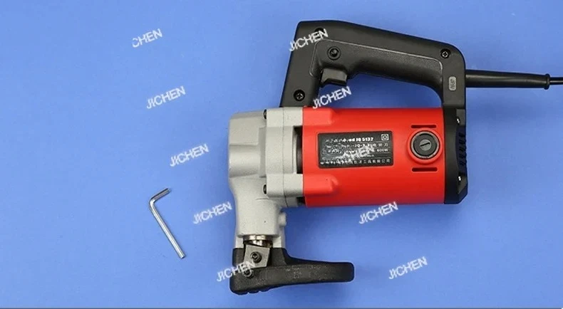 Metal Scissors, Ele…