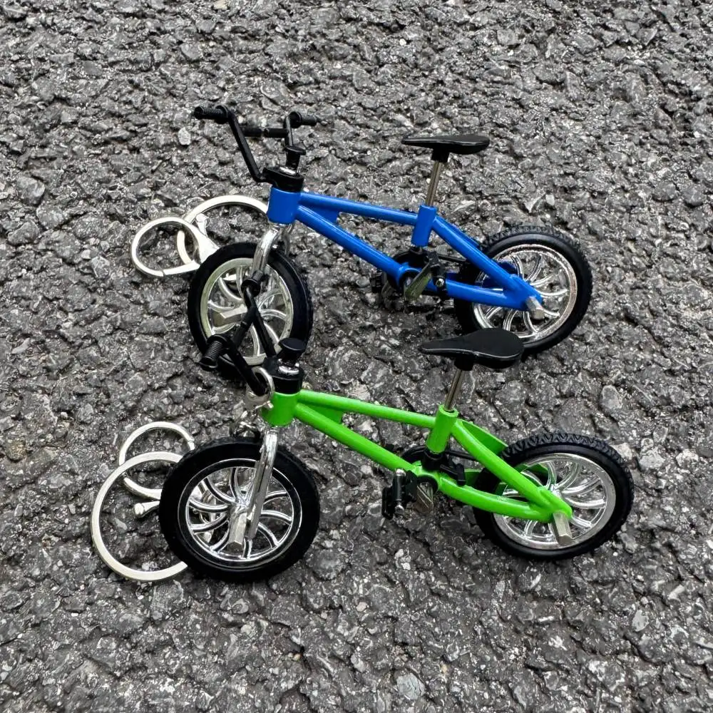 Legering Mini Vinger Fietsmodel met Sleutelhangers Mode Mountainbike Model Hangend Voor Kinderen Jongens Volwassen Geschenken Speelgoed Rugzak Decor