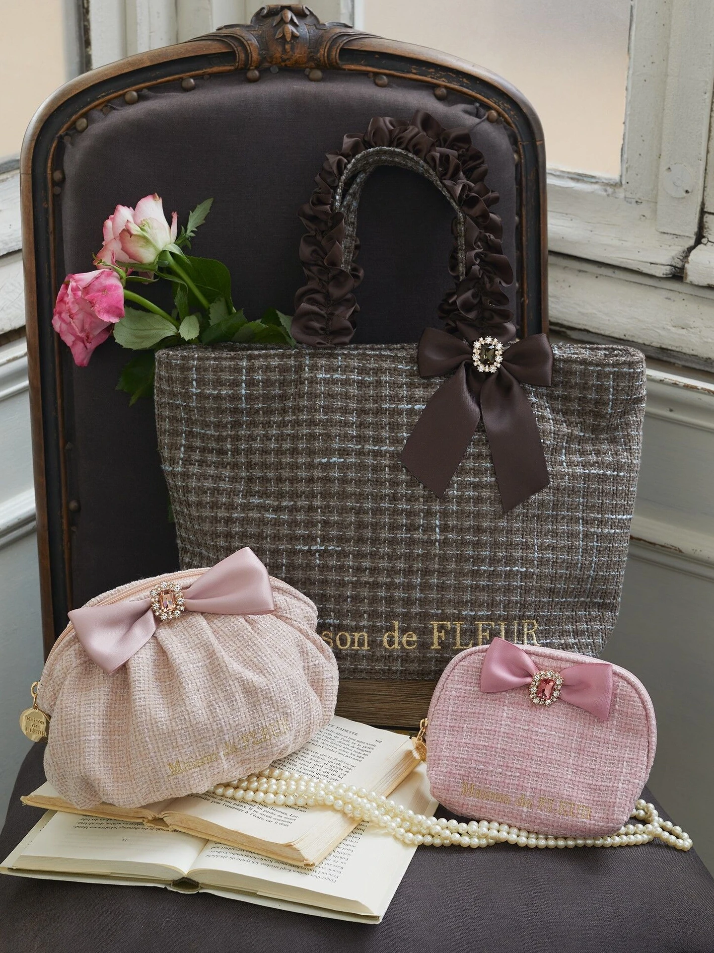 

Японская милая и свежая осенне-зимняя новая женская сумка Qiandongge со стразами и бантом в стиле Лолиты, портативная женская сумка для хранения макияжа