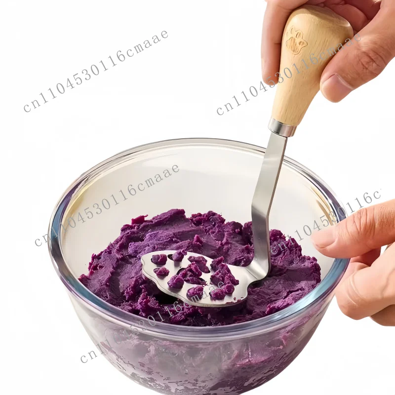 Stainless steel potato masher, kitchen tool with wooden handle and food masher, perfect for mashing beans