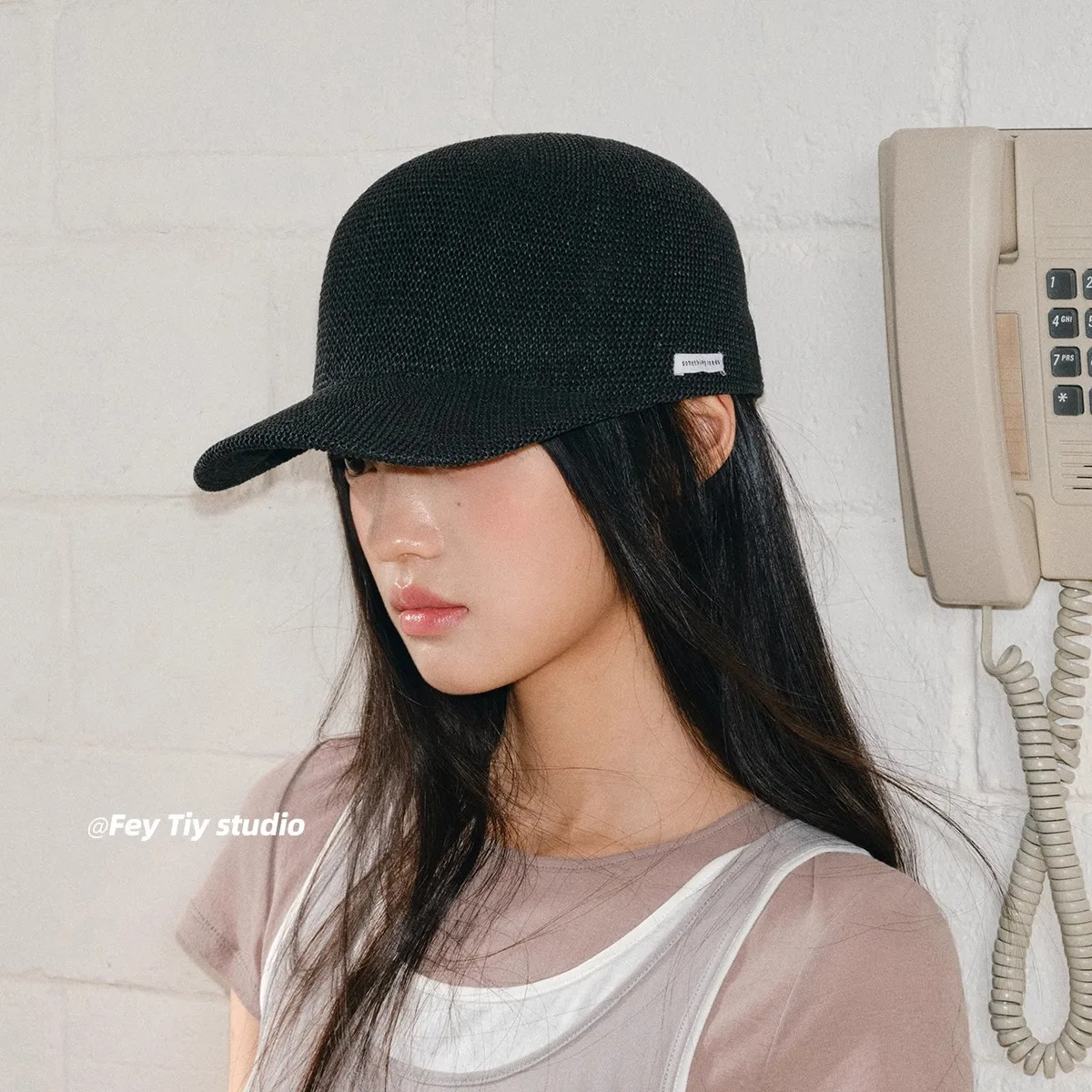 

Women's All-Season Baseball Cap Breathable Cotton-Blend Woven Design 56-58cm with Iconic Logo Decoration Perfect for Outdoor
