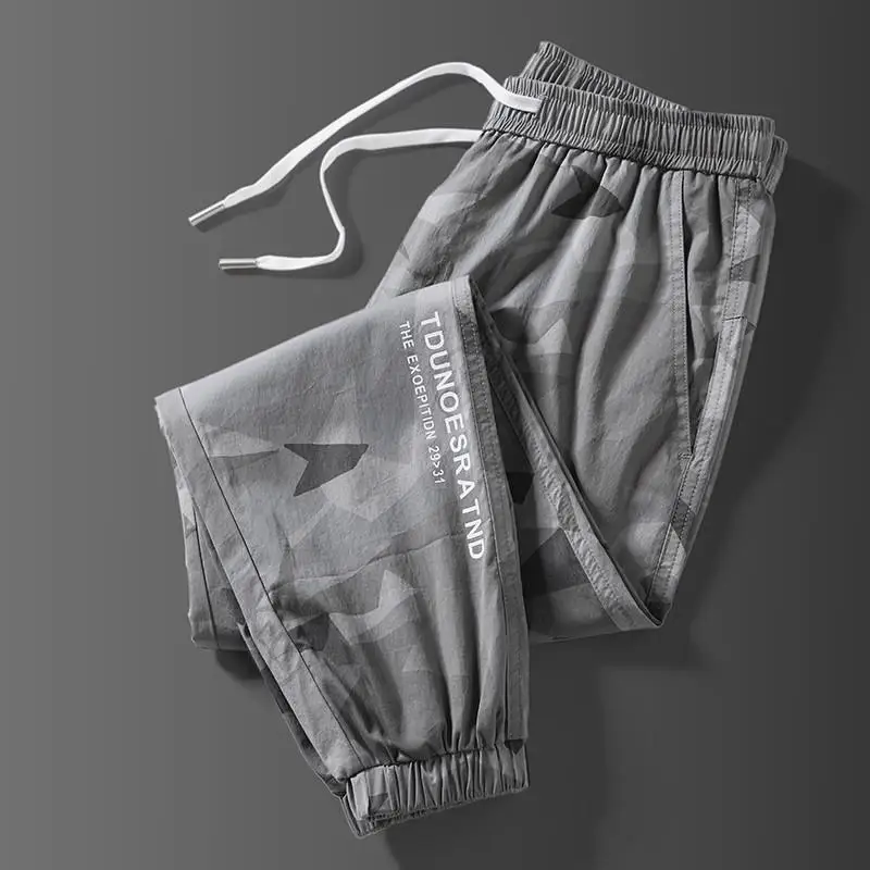 Pantaloni per il tempo libero all'aperto in seta di ghiaccio Pantaloni estivi da uomo sottili Qui Dry Camouflage Sport Pantaloni casual Pantaloni lunghi a vita media vestibilità ampia