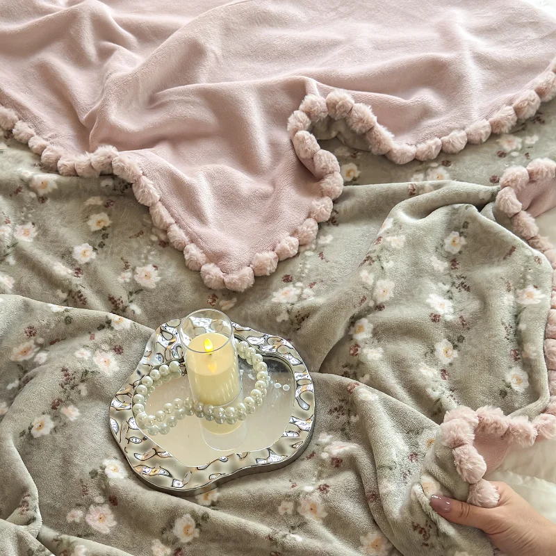 Wool ball nap blanket, double-layer thick milk velvet blanket, single person velvet blanket, sofa cover blanket, office nap blan