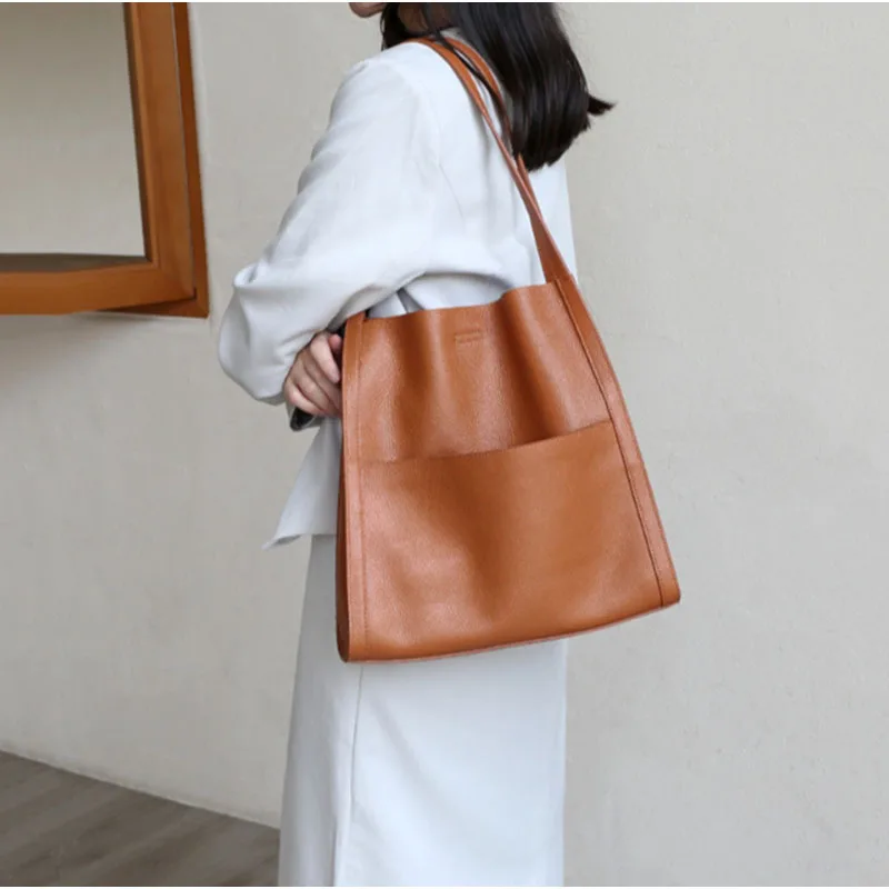 

2025 New Commuter Tote Bag Made of Genuine Leather, Simple and Versatile, Large Capacity Luxury Handheld Shoulder Bag