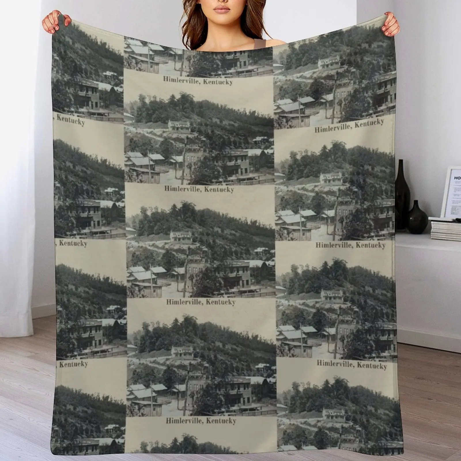 Himlerville, Kentucky Throw Blanket