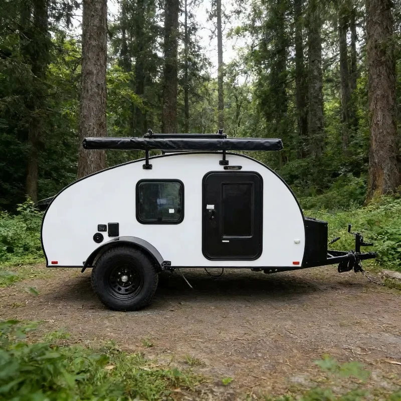 Geländegängiger 4x4 Teardrop-Wohnwagen mit integrierter Küche für Overland-Camping