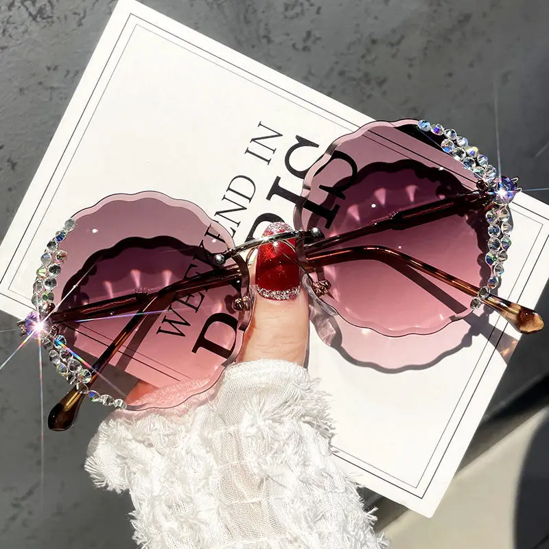 

Модные круглые солнцезащитные очки со стразами для женщин с большими лицами, солнцезащитные очки для похудения с защитой от ультрафиолета2022Новая мода