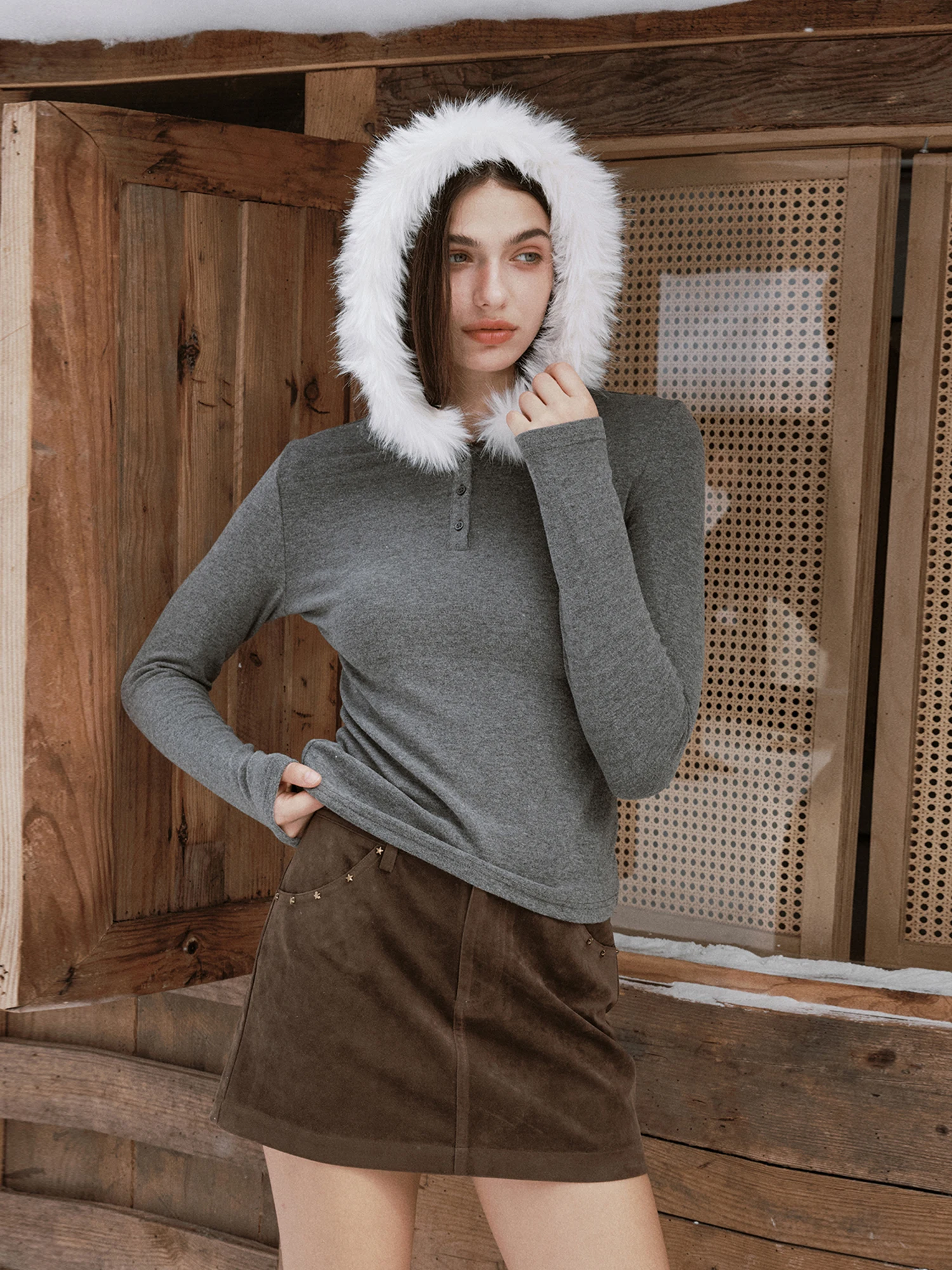 

Футболка-топ Yescci для женщин, новая коллекция Осень 2025, красивая, можно носить как самостоятельную вещь, базовая, с длинным рукавом, из полиэстера