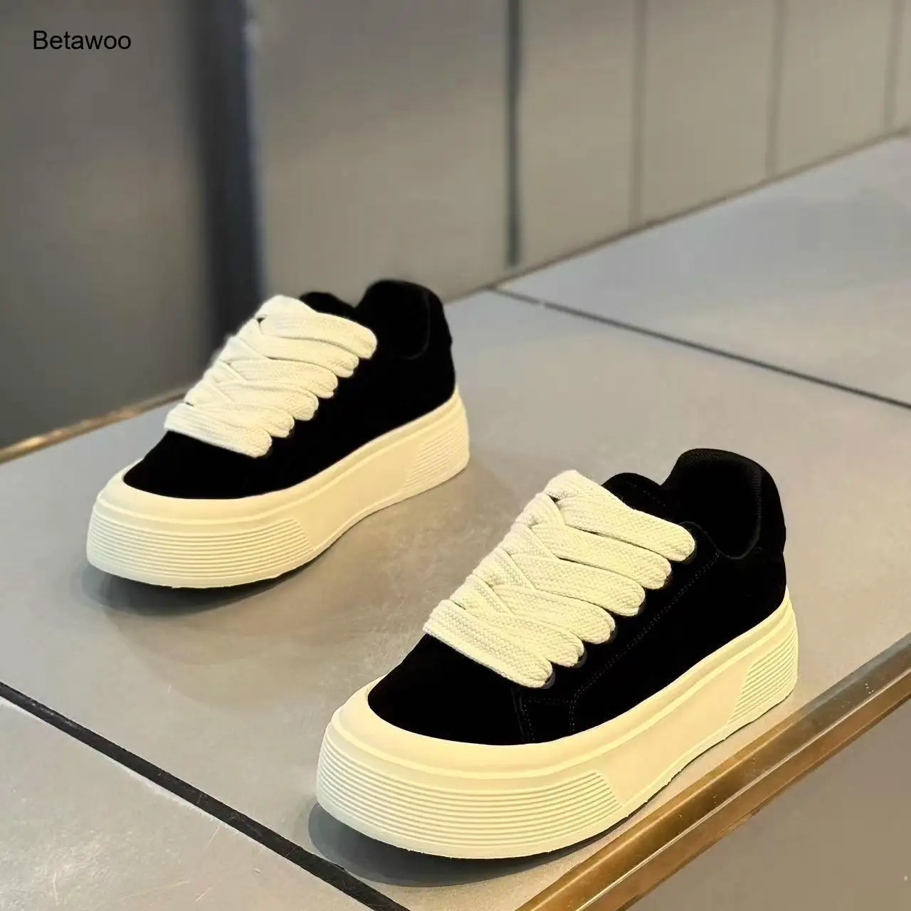 Men Suede Platform Sneakers Thick Sole Casual Skate Shoes Lace Up Comfortable Non Slip Retro Sports Shoes for Men