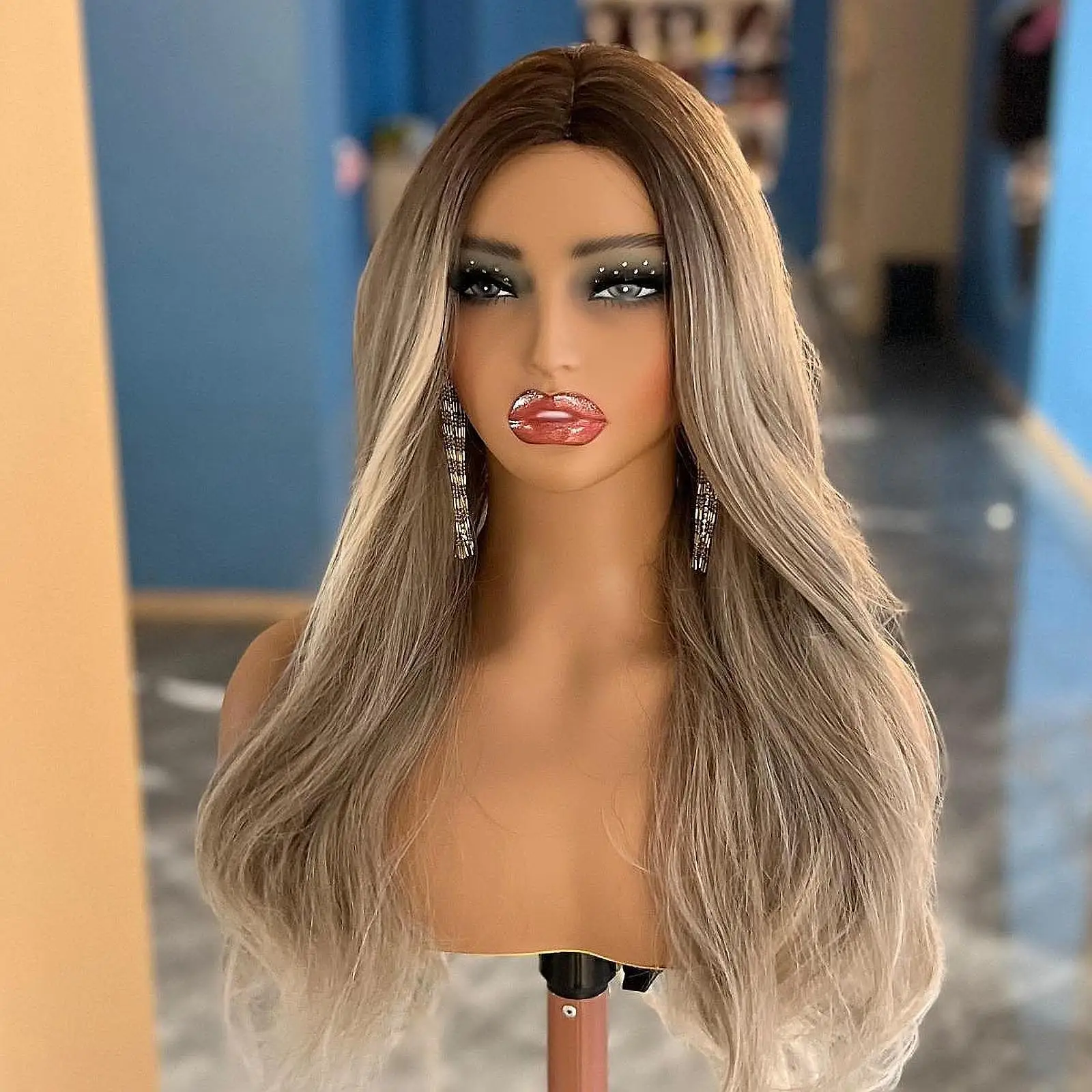 

Realistic Female Mannequin Head Hat Display Rack for Hat Sunglasses Scarf