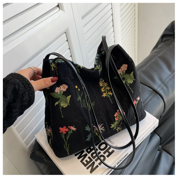 ISKYBOB 2023 Women Large Capacity Embroidered Tote Bag New Trendy Cloth Bag Shoulder Bag Black Flower Textured Bucket Bag