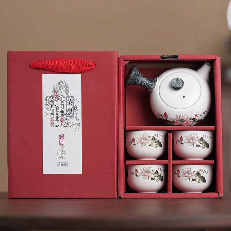 

The company's business annual meeting opens, small gifts, hotel banks thank you, and give customers gift boxes as souvenirs