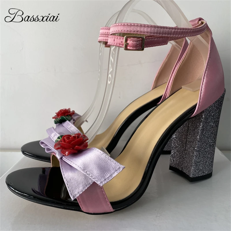 

Роскошные атласные сандалии с узлом-бабочкой, женские летние туфли на массивном каблуке с ремешком на щиколотке и розовым декором