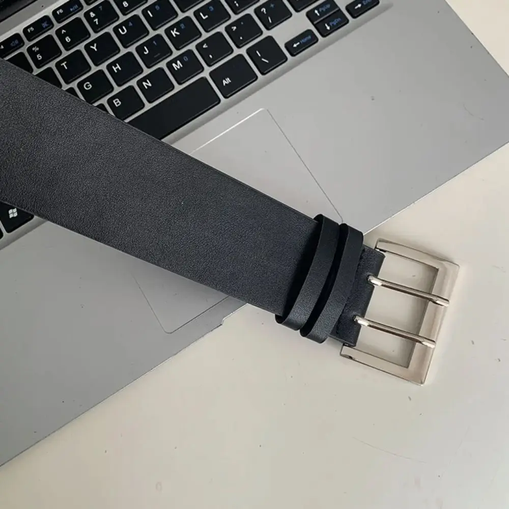 Designer เข็มขัดผู้หญิงเกาหลีสีดําสีขาว Pu หนังเข็มขัดเอวกว้าง Y2k Niche ชุดกางเกงยีนส์เข็มขัดหญิง