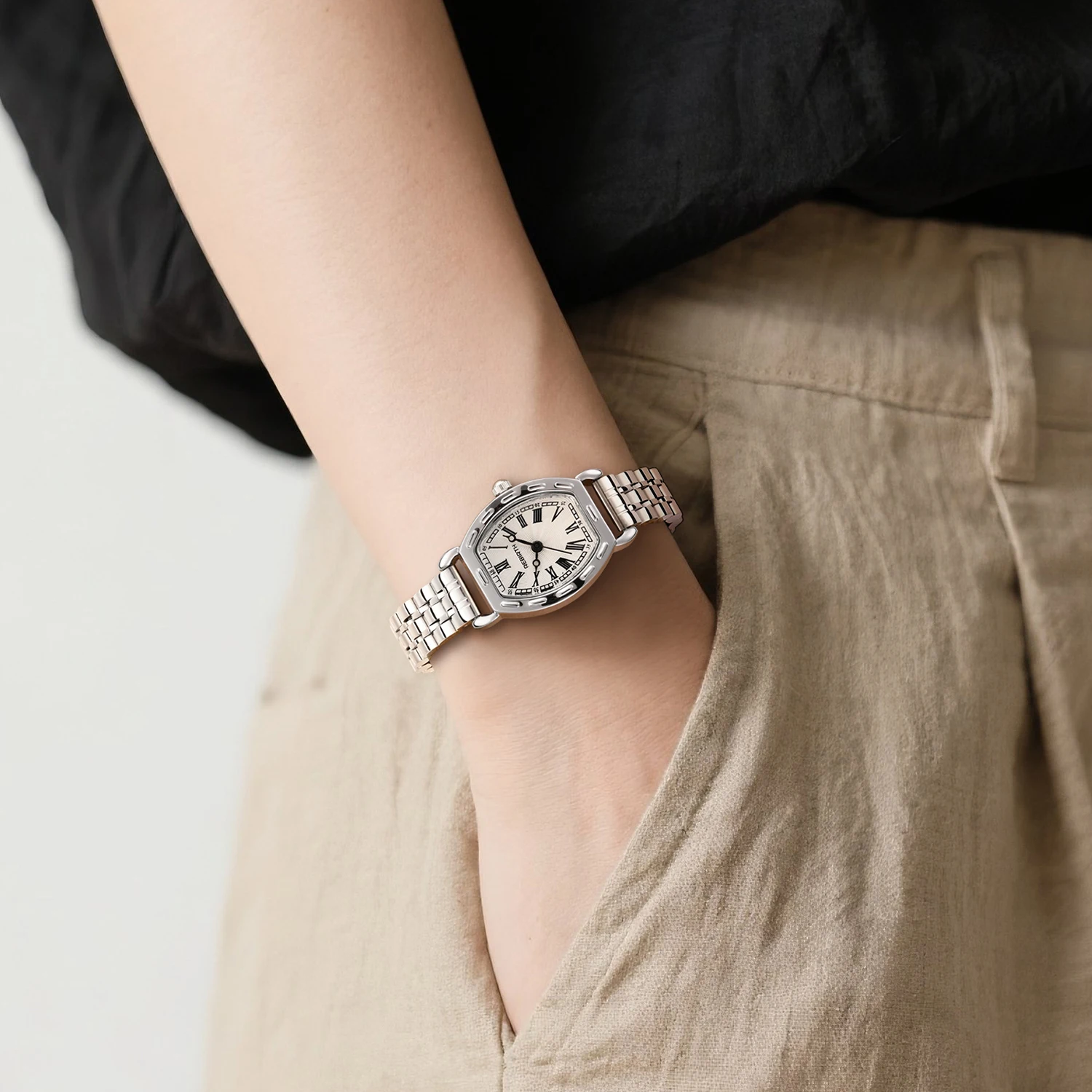 Versatile and Fashionable Roman Scale Display Simple Casual Quartz Movement Watch