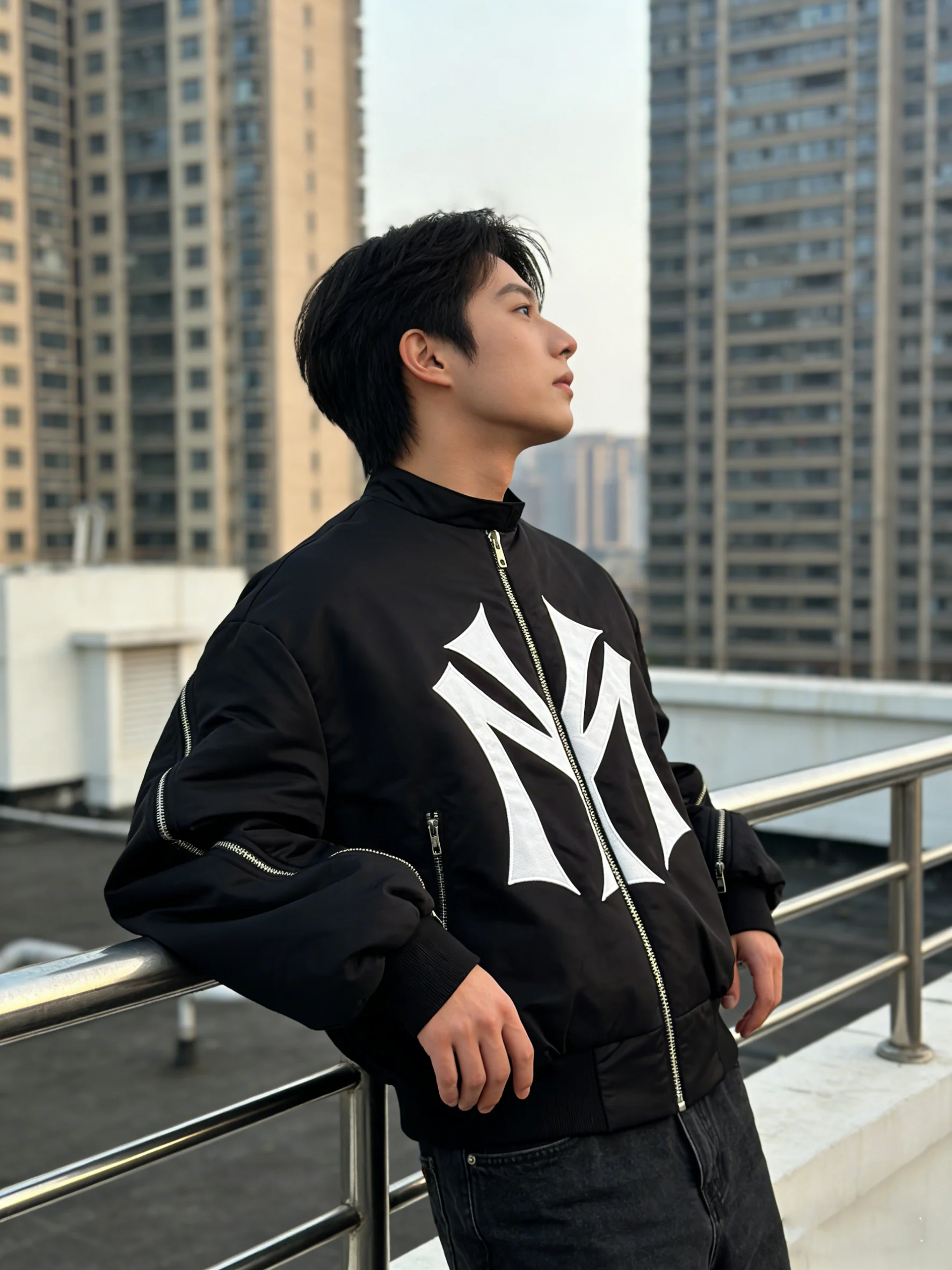 Übergroße NY-Grafik-Jacke mit Stehkragen, mehreren Reißverschlüssen, Vintage-Streetwear, wattierter Mantel, Y2K Hip-Hop Casual Moto – Detail 8