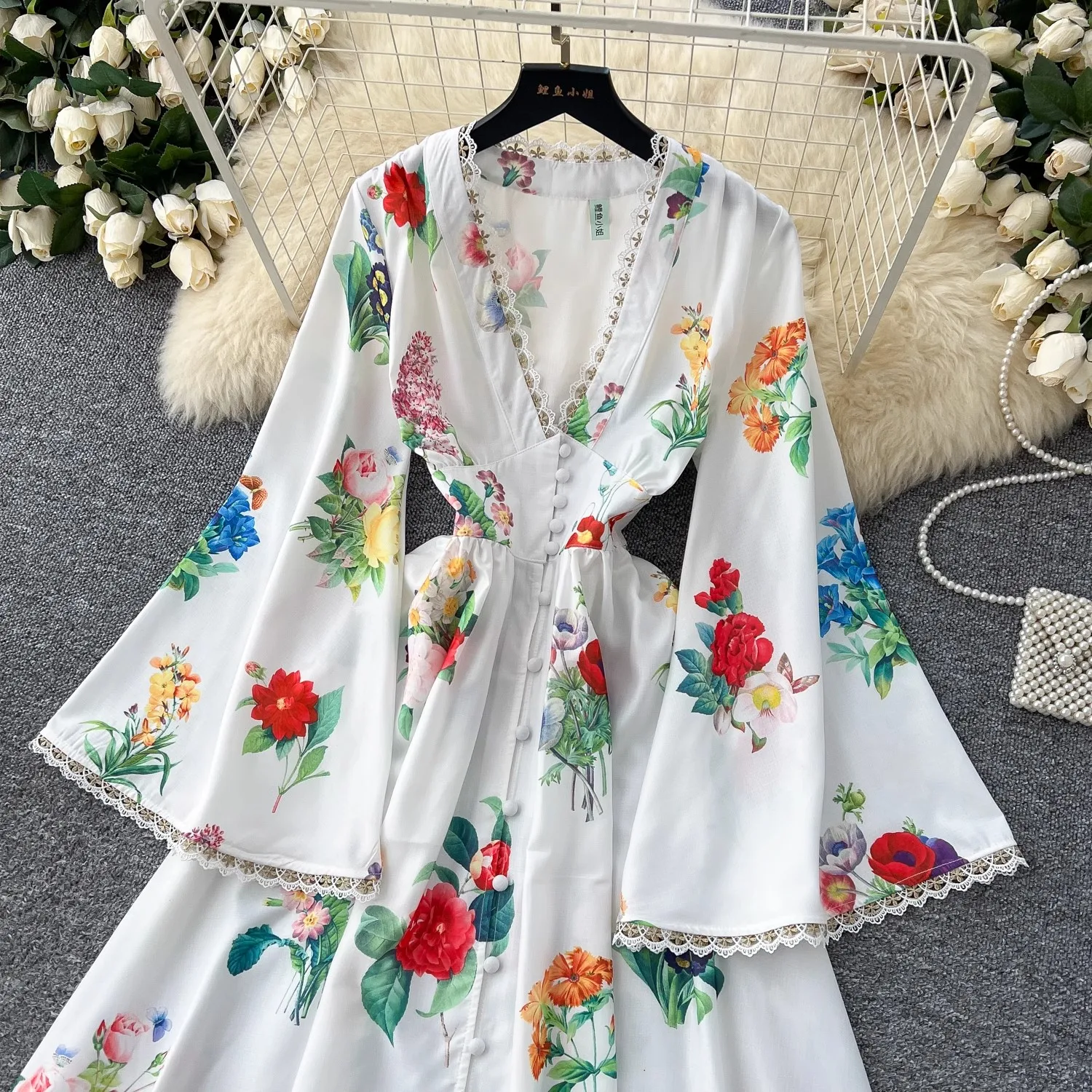 ホリデーゴージャスなフラワーロングドレス女性の V ネックフレアスリーブ花柄シングルブレストレーストリムハイウエストパーティー Vestidos