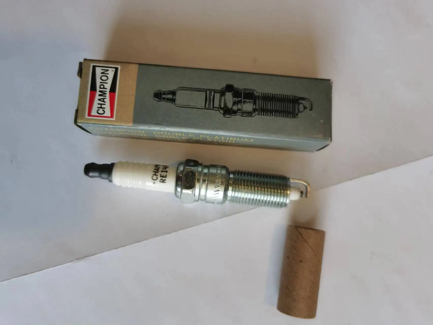 CHAMPION SPARK PLUG 3034/RC12PEC5 4# FOR CHRYSLE 300C/ DODGE 3.5L