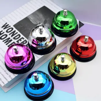 convidados restaurante presentes ordem sino balcão de bar tocando a sino mesa sino chamada recepção natal casa sino serviço cozinha