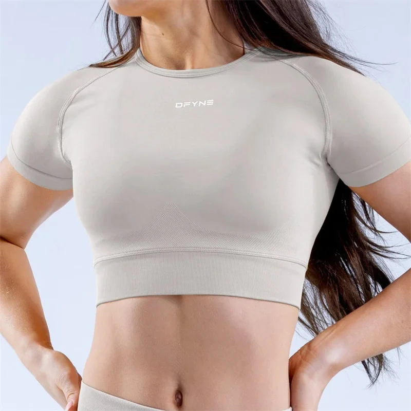 Dfyne Impact Crop Top per donna Top Yoga manica corta camicie leggero palestra Crop Top senza cuciture camicia sportiva a coste Crop Fit