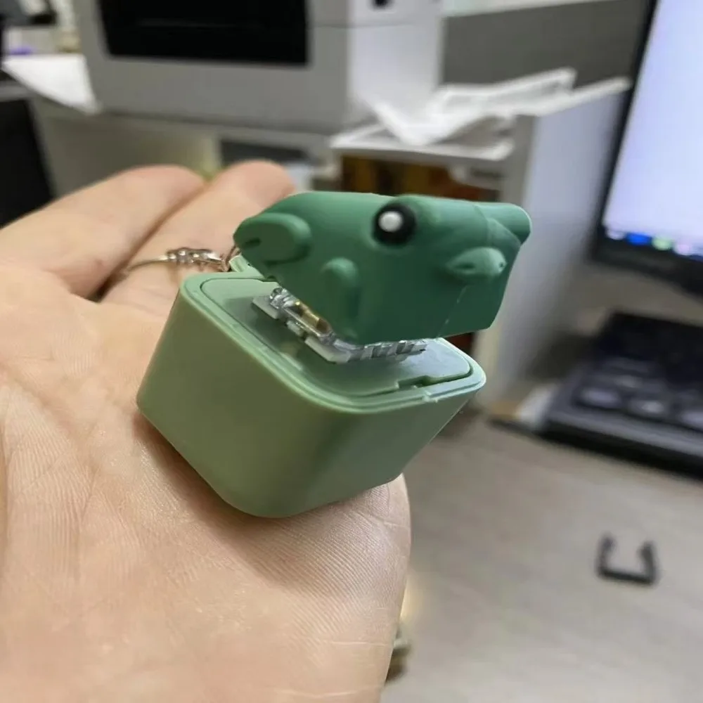 Rechargeable Clicker Fidget Keychain Squeeze Croaking Frog Clicking Pressure Relief Animal with Sound
