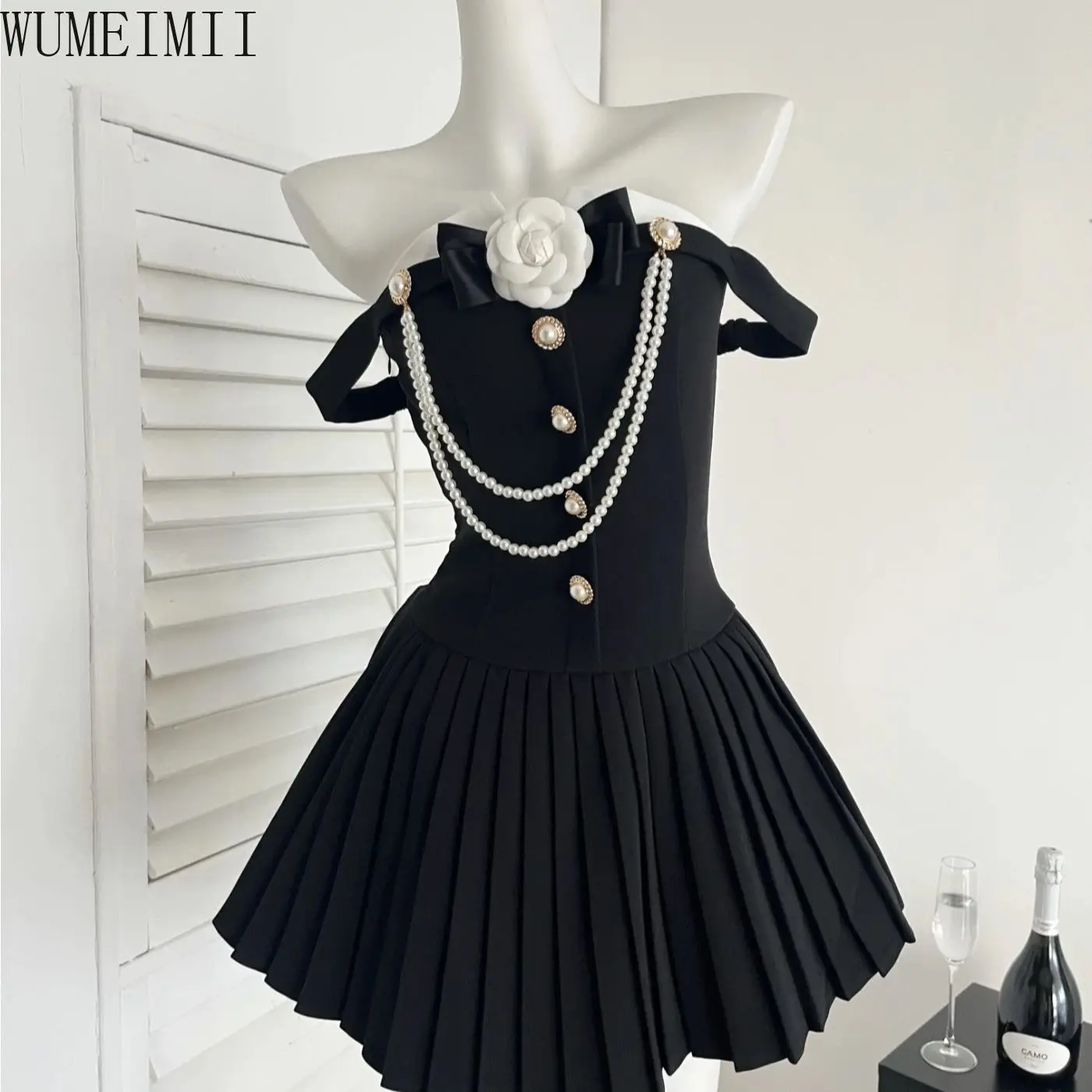 

Summer Korean new high-end three-dimensional flower pearl chain off-the-shoulder waist pleated short skirt