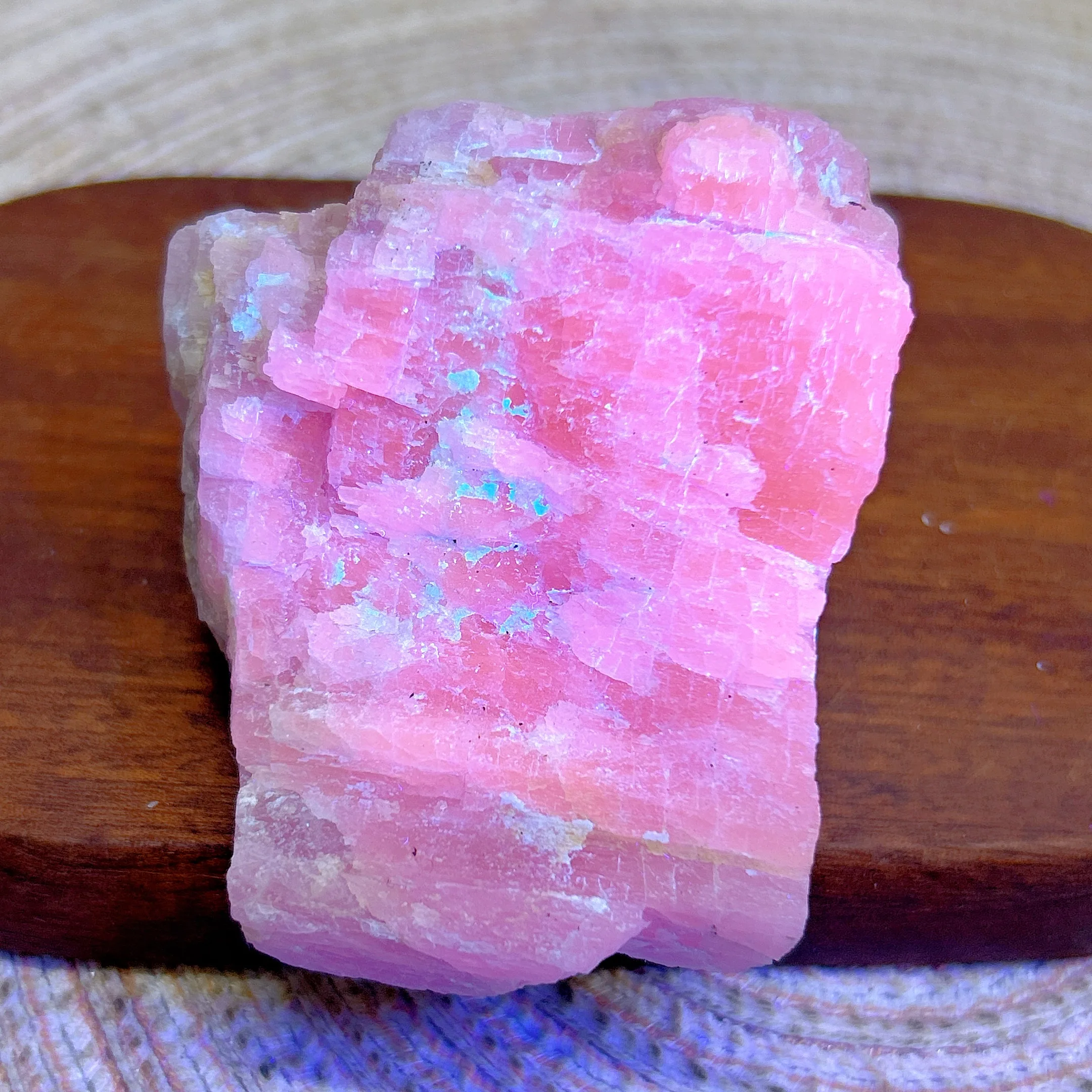 

Healing Natural Crystal Kunzite Raw Stone Specimen UV Light Effect High Quality Reiki Mineral Energy Home Decorations Gift