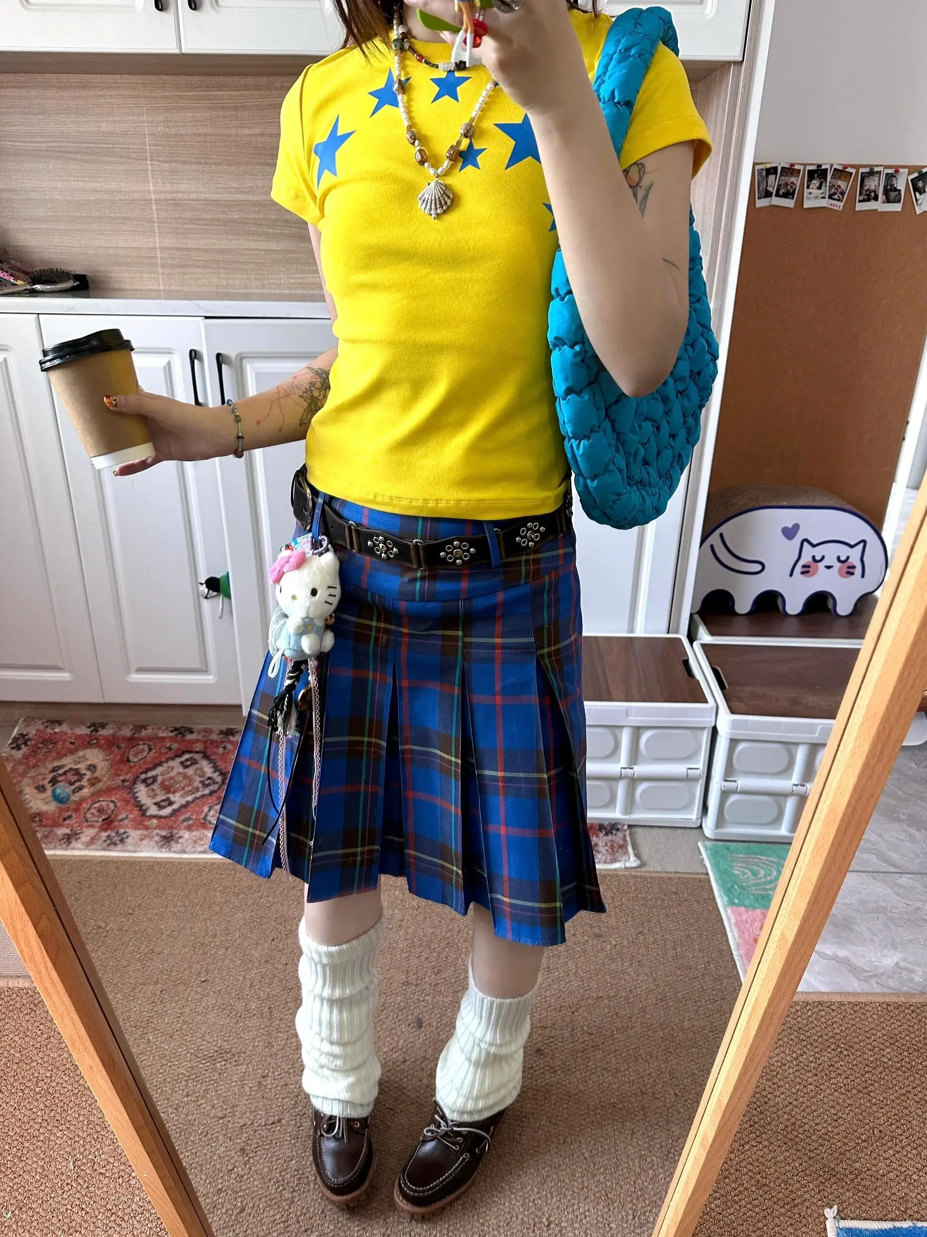 เสื้อยืดลายดาวห้าแฉกสีเหลืองสำหรับผู้หญิง ทรงเข้ารูป สไตล์เกาหลี เหมาะสำหรับใส่ไปทำงานหรือเดินเล่นช่วงฤดูร้อน