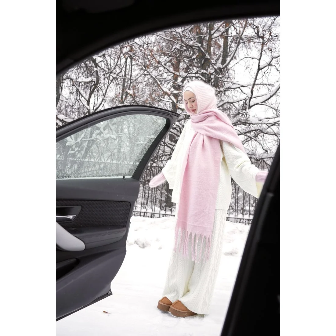 FONSAF Women' Faux Shawl Scarf - Thickened Plush Fringe Collar Suitable for Winter Warmth, Soft Suitable for Coats & Sweaters, Luxurious Fringe Shawl for Casual Outfits, Hand Washable Non-Elastic Blush Pink Scarf view 4