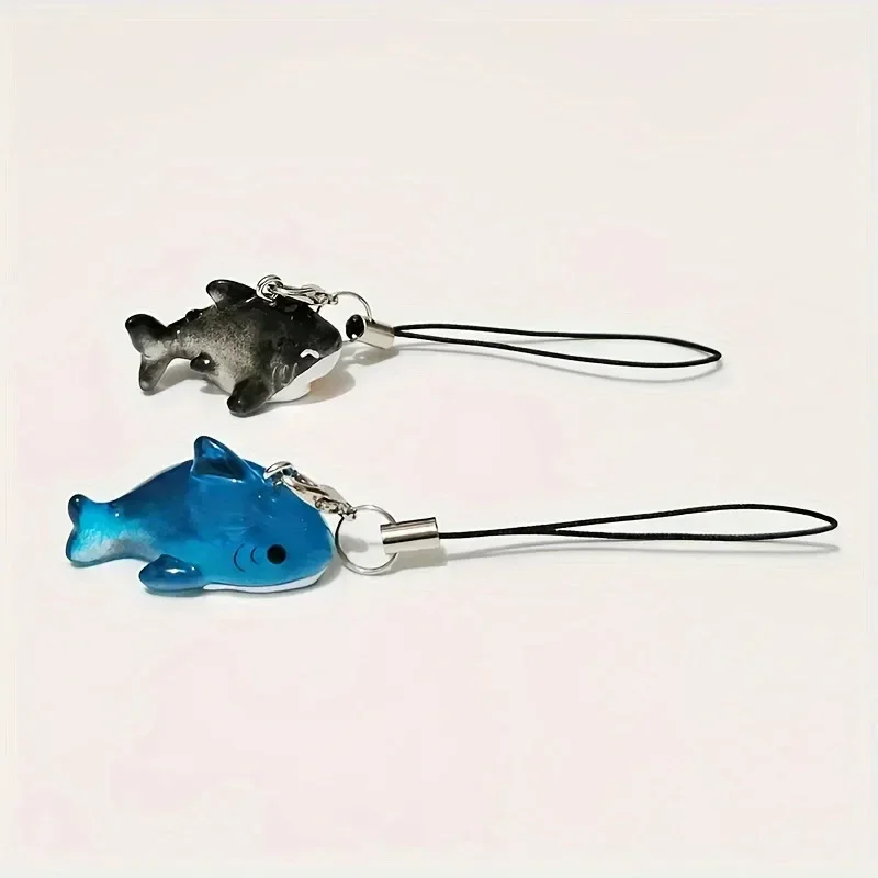 Colgante de tiburón de resina negra y azul con dibujos animados, correa de cordón para teléfono, decoración de bolso Kawaii, accesorios de joyería creativos, regalo