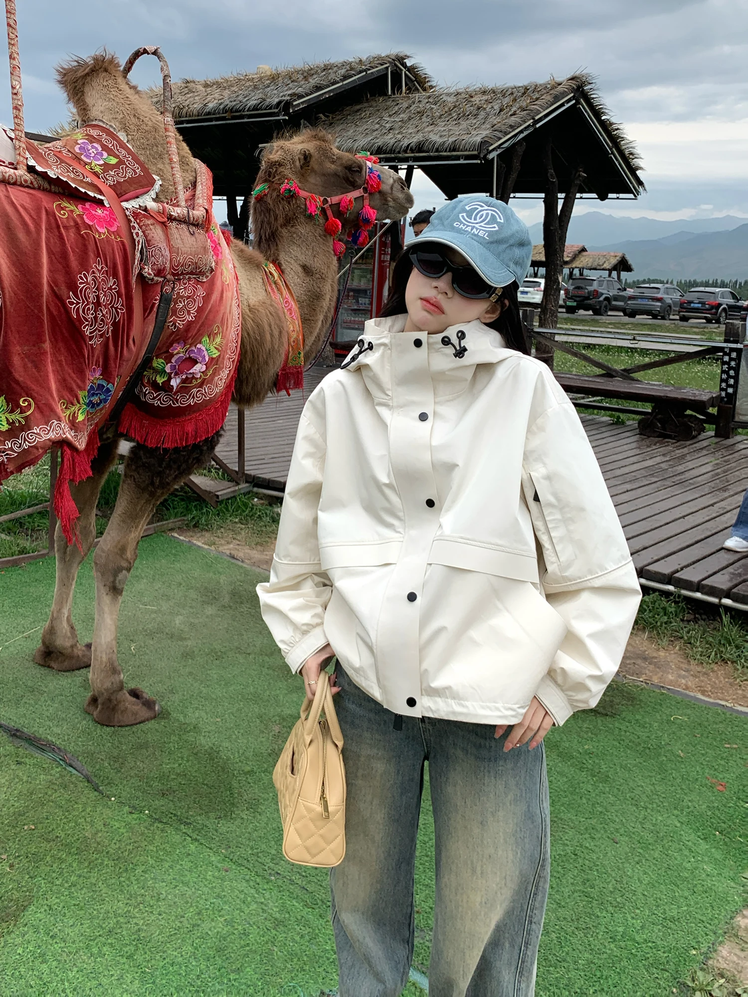 

Новая женская повседневная свободная куртка-ветровка Yuzuqi Mountain Series для активного отдыха, весна-осень, белая