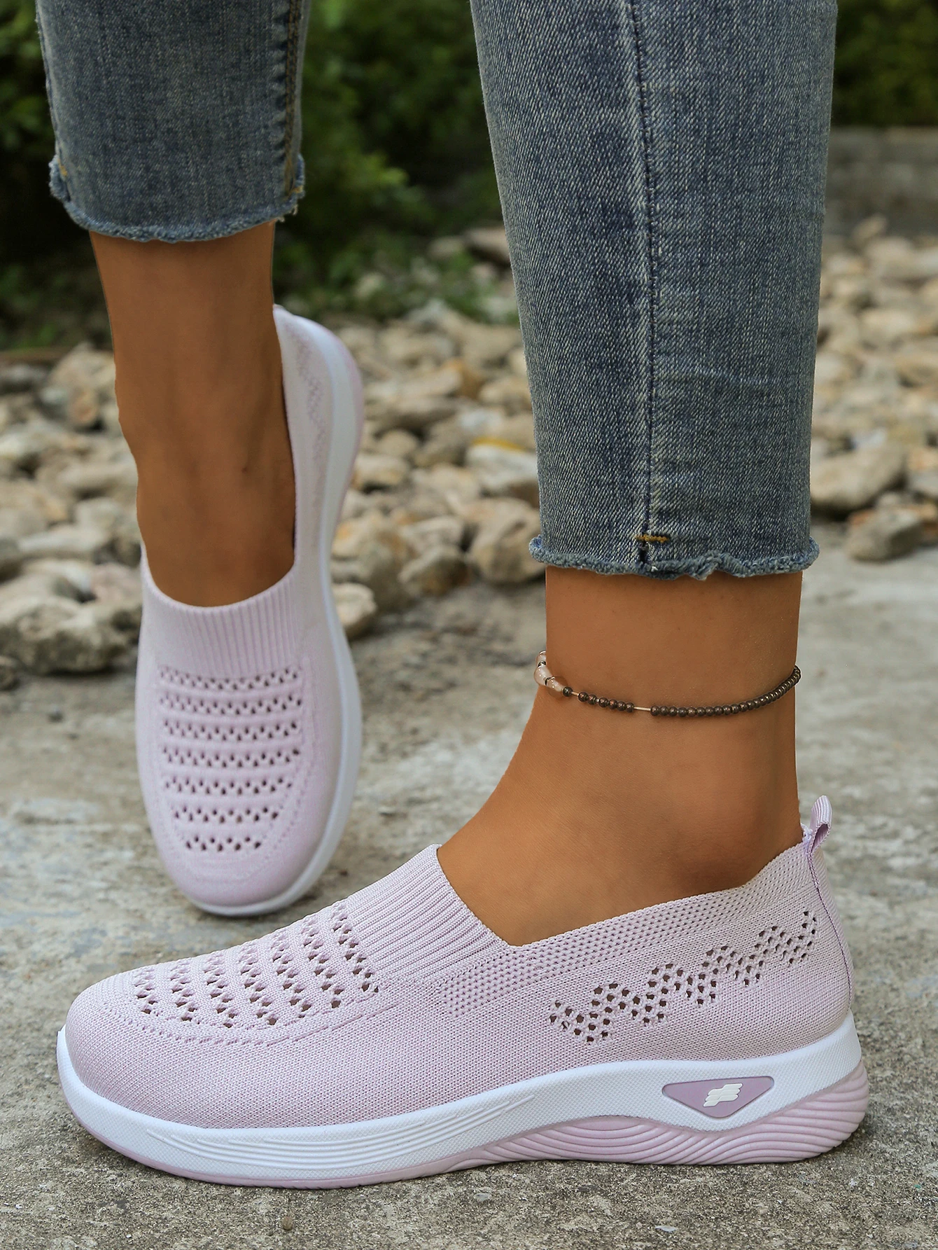 2026 Sommer Damen Leichte Bequeme Atmungsaktive Lässige Ausgehöhlte Slip-On Wanderschuhe – Detail 16