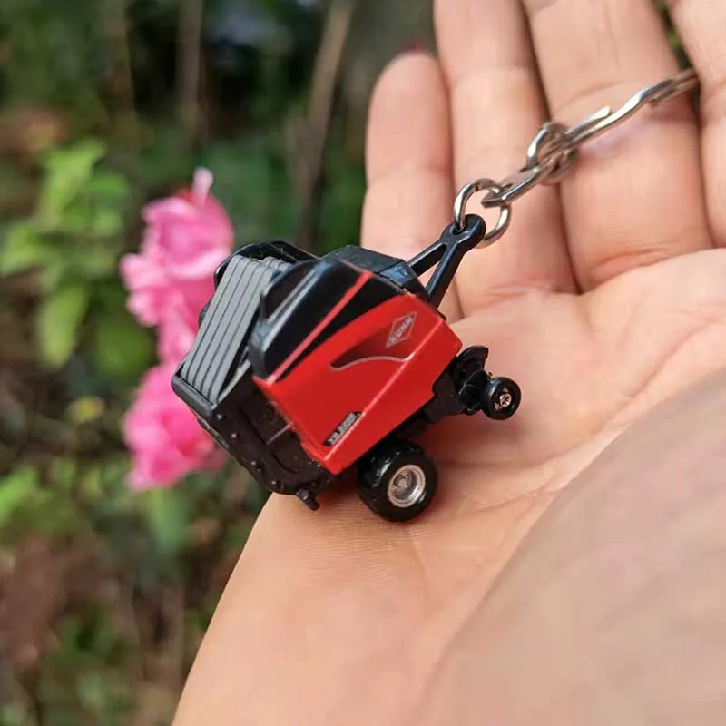 

Bulk Kuhn VB 229S Red Forage Пресс-подборщик из сплава, брелок-трактор 1:128, коллекция для взрослых, статический дисплей, игрушка для мальчика