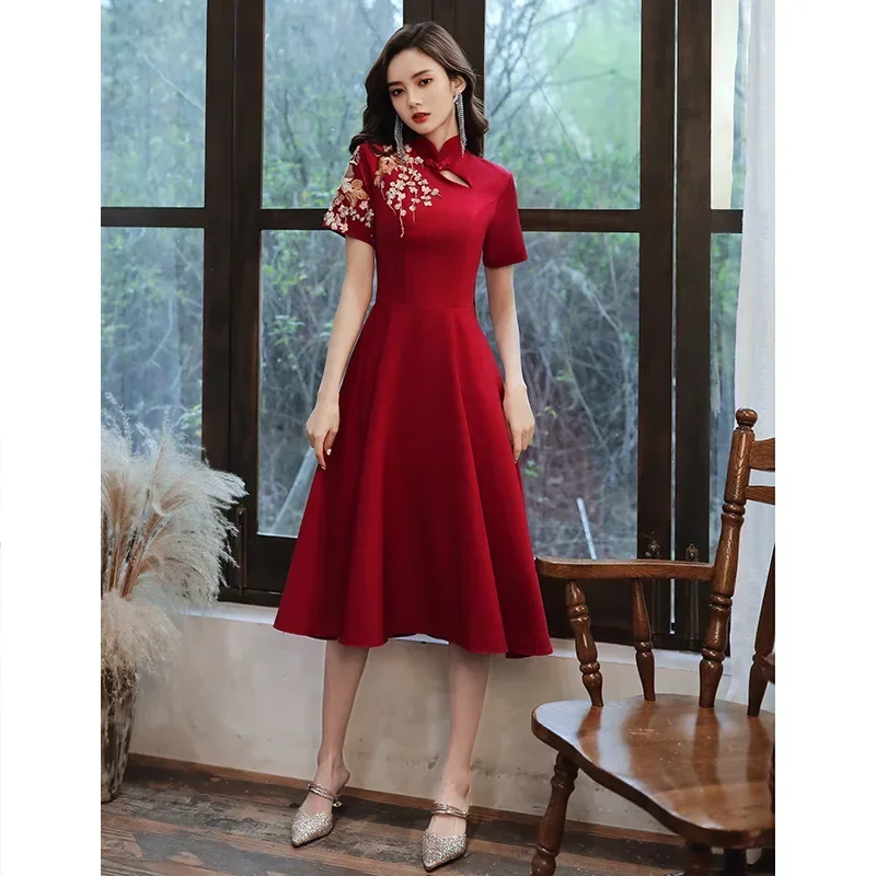 Qipao-Robe de mariée à manches courtes pour femme, robe de mariée vintage, broderie de luxe élégante, ligne A, fête de dame, nouveauté, rouge