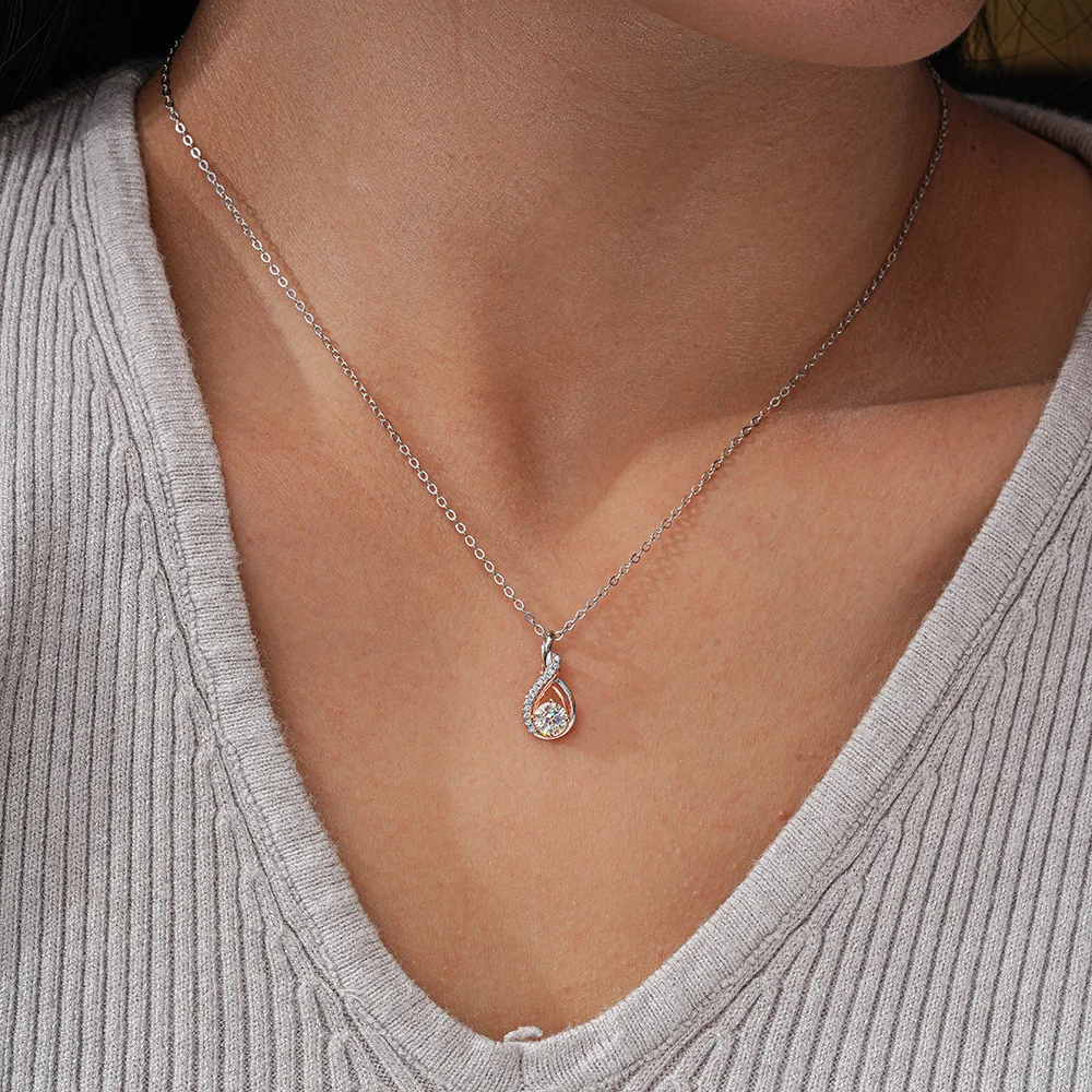 مويسانيتي ثنائي النغمة قلادة S925 الفضة أربعة مخلب الكلاسيكية Lockchain GBA معتمد فاخر صندوق هدايا مجاني للنساء مجوهرات