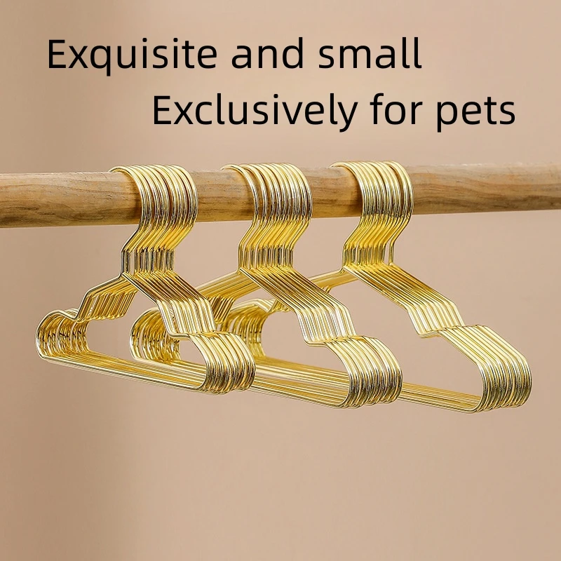 Wieszaki na ubrania dla zwierząt Mały metalowy wieszak na ubrania dla psa Teddy Dog Cat Puppet Doll Pet Store Clothes Support Gold Color Mini Hanger