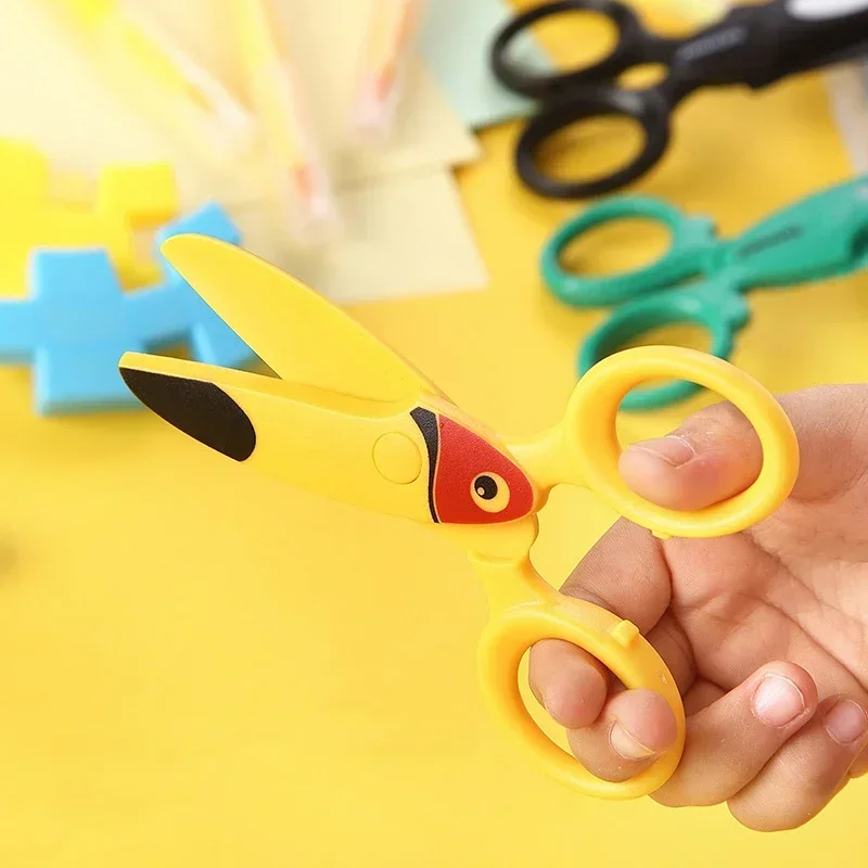 

1pcs Cartoon Plastic Knife Cutter Safety Scissor Cute Animal Scissors for Kids DIY Paper Handwork Art Office School Supplies