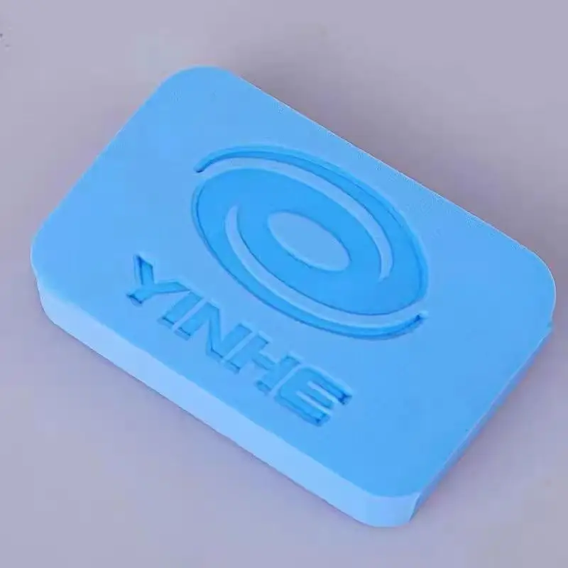 

Набор для ухода за ракетками для настольного тенниса YINHE: U-образная интегрированная ракетка, полноразмерная защитная пленка, премиальная губка для чистки, набор для ухода за резиновым покрытием ракетки.