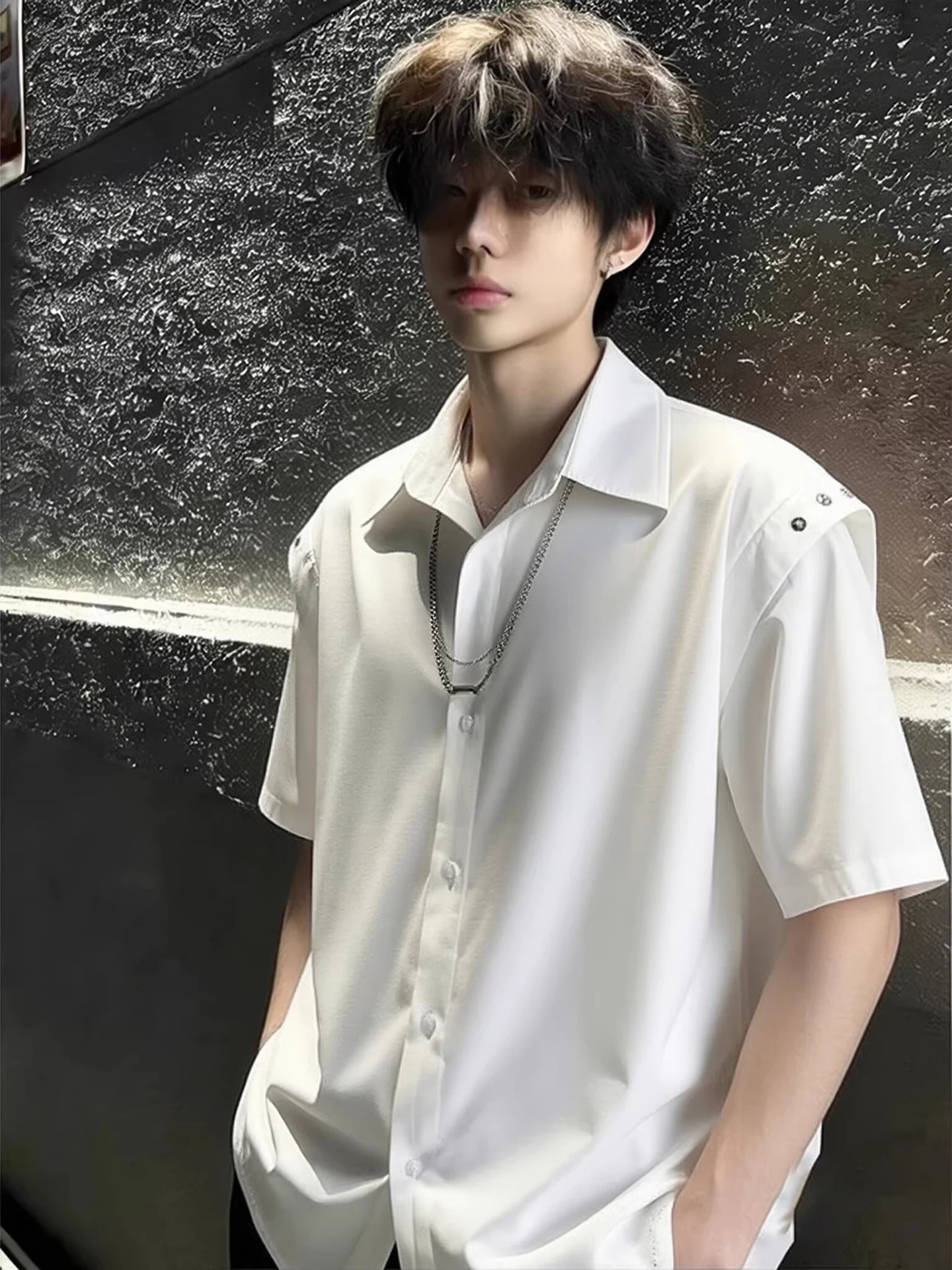 

White Ice Silk Short Sleeve Shirt Men's Summer Fashionable Chain Design Loose Fit Casual Shirt Breathable Antibacterial Comfo...