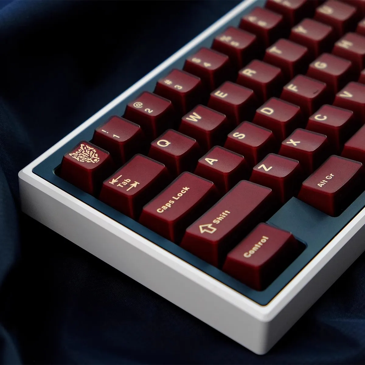 Wine Red Semitransparent 7U Keycaps 114 Keys PBT Keycaps Cherry Profile DOUBLE SHOT ABS Font for MX Switch Mechanical Keyboard