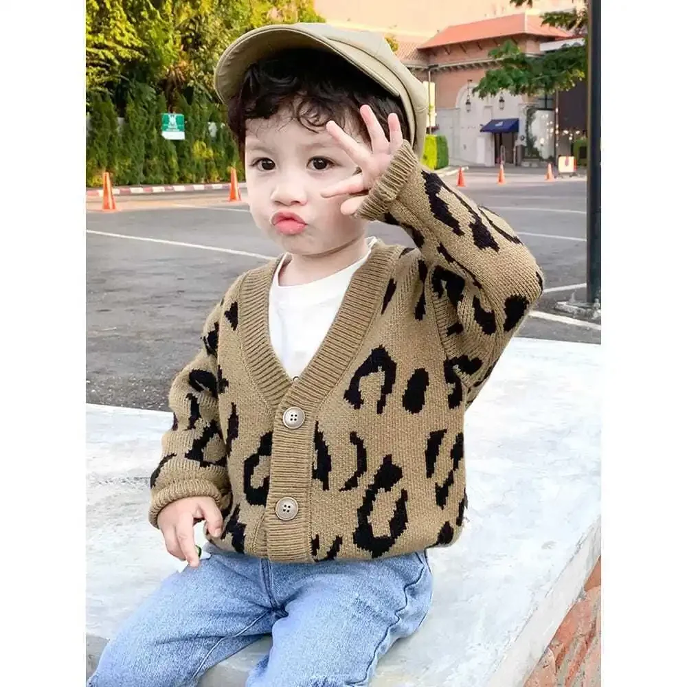 Childrens Clothing and Outerwear 2024 New Fashion Autumn and Winter Girls Baby Sweater Cardigan Autumn Fashion Trend