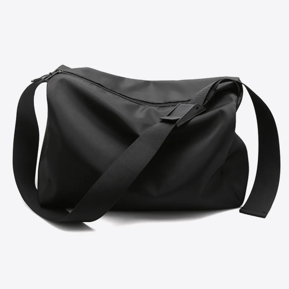Large Capacity Gym Waterproof Bag Adjustable Strap Water-Resistant Fitness Training Bag Zipper Closure Crossbody Sports Bag