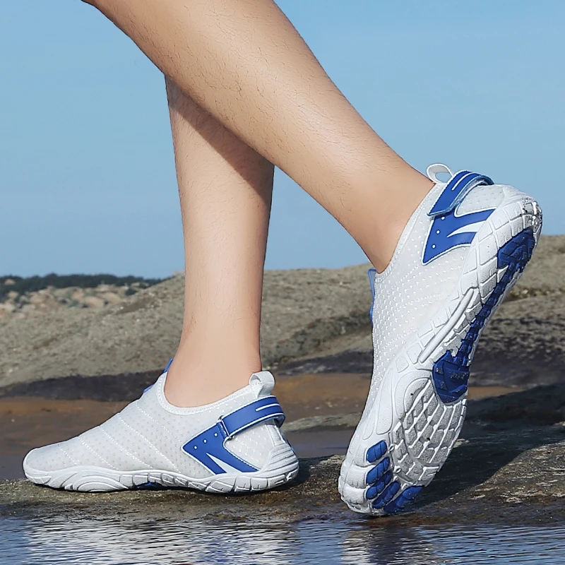 Zapatos de agua para mujer, zapatillas de playa suaves y ligeras, zapatillas deportivas antideslizantes de secado rápido, calzado de Fitness para Yoga en interiores, natación y vadear