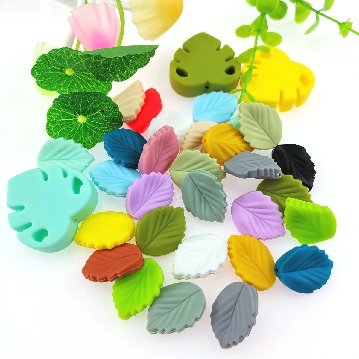 ZW39 5pcs Cartoon Polychrome Mini Leaf Silicone Green Series Bead Jewelry Making DIY Pacifier Chain Necklace Accessories To Make