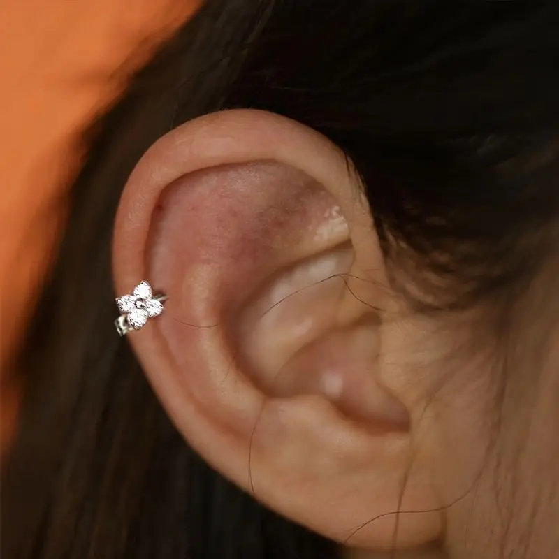 ENSHIR Super Sparkling Paved Clover Earrings For Women Rim Mini Hoop Ear Cuff Elegant Niche Design Jewelry Gifts Wholesale