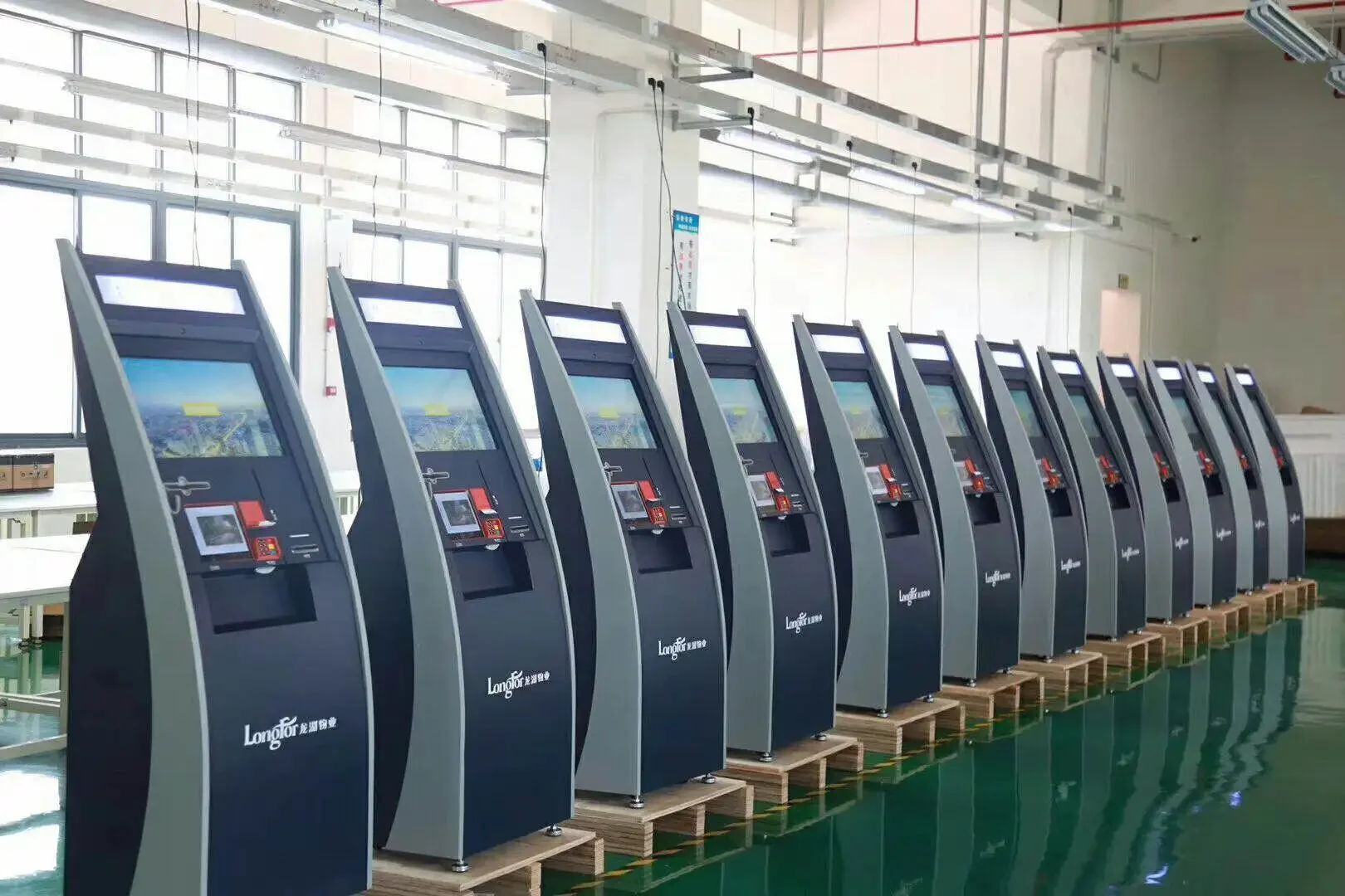Floor Standing Android 32 Inch Interactive Check In Queue Ticket Dispenser Self Service Ticket Kiosk Machine